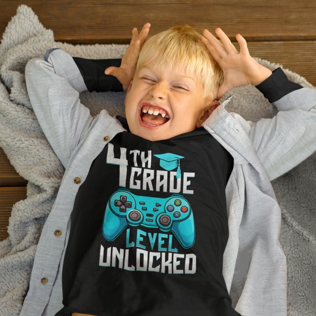 4th Grade Unlocked Gamer Graduation T-Shirt (Von Creator hochgeladen)