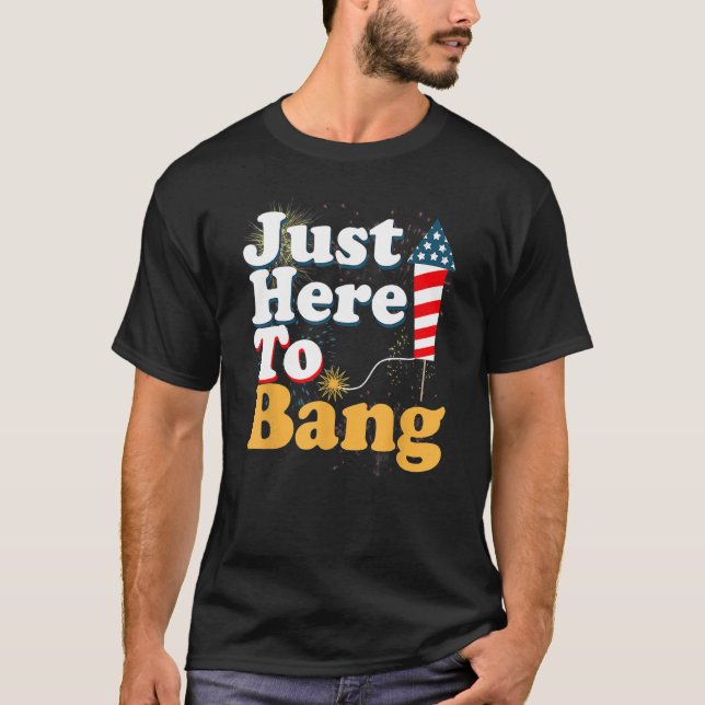 4th Of July I m Just Here To Bang USA Flag Sunglas T-Shirt (Vorderseite)