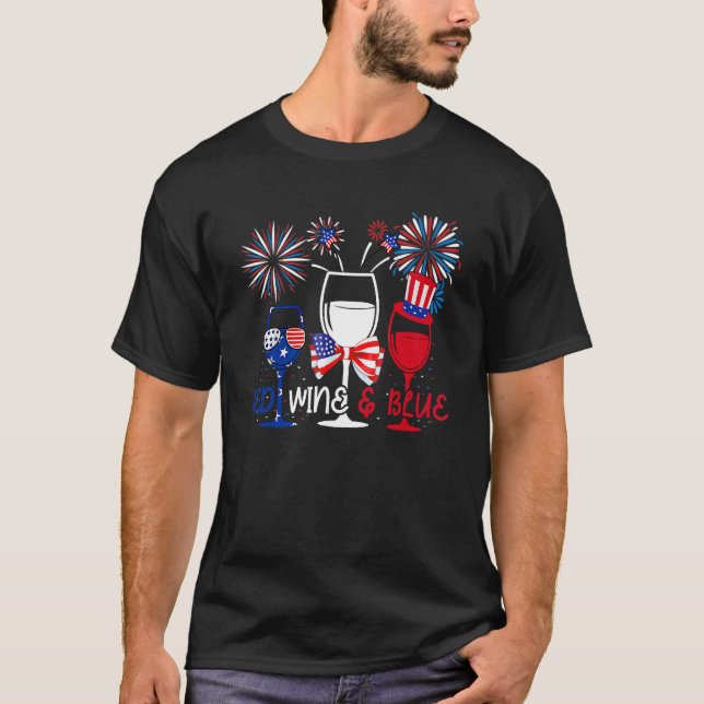 4th Of July Red White Blue Wine Glasses Fireworks  T-Shirt (Vorderseite)