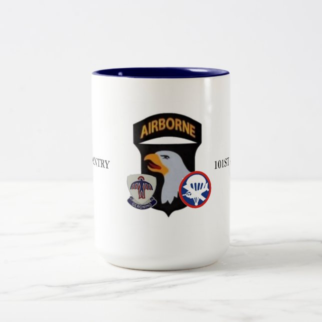 501ST INFANTERIE-101. IM FLUGZEUG TASSE (Mittel)
