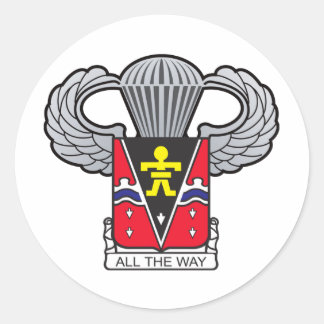 509. Im Flugzeug Wappen mit Im Flugzeug Flügeln Runder Aufkleber