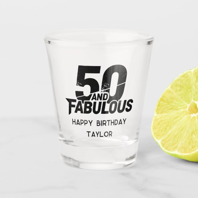 50 and Fabulous Bold Grunge Distressed Black White Schnapsglas (Vorderseite)