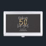 50 aussehen gut Gold Geburtstagsfeier Visitenkarten Dose<br><div class="desc">Feiern Sie Ihren 50. Geburtstag stilvoll mit diesem schwarzen,  weißen und goldenen Effekt 50 und fabelhaftem Geburtstagsdesign. Modernes Design mit Skripttext und fett gedruckter Grafik. Ändern Sie die Farbe,  um sie anzupassen. Teil einer Sammlung.</div>