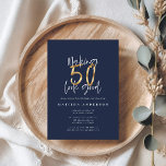 50 aussehen lassen - eine Geburtstagseinladung aus<br><div class="desc">50 aussehen gut Gold Effekt Geburtstagseinladung. Moderne Skripttexte marineblau. Teil einer Sammlung.</div>