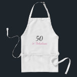 50 & Fabulous Script Geburtstagsparty Schürze<br><div class="desc">Feiern Sie Ihren 50. Geburtstag stilvoll mit diesem eleganten und unterhaltsamen Geburtstag-Schürze-Design. Es ist auch ein ausgezeichnetes Geschenk! 50 und Fabulous in rosa und schwarz Text.</div>