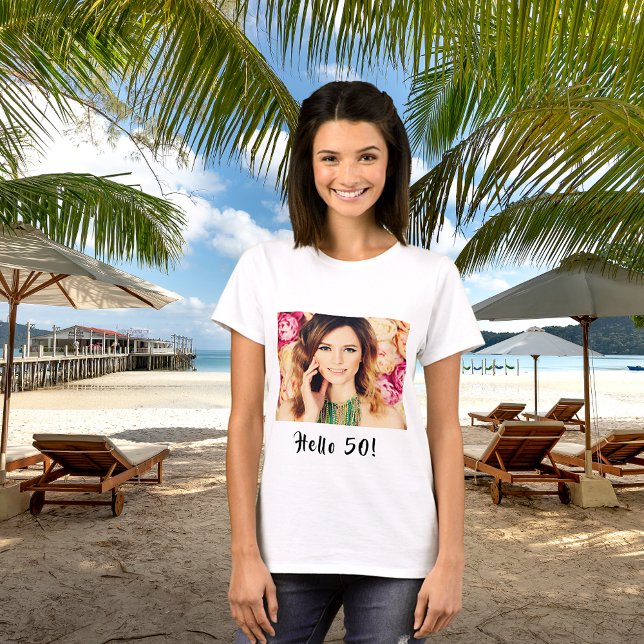 50. Geburtstag Foto hallo 50 Frau T-Shirt (Von Creator hochgeladen)