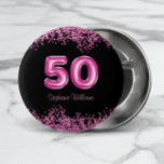 50. Geburtstag Hot Pink Ballon Schriftart Imitate  Button<br><div class="desc">Mit diesem modernen und glamourösen Knopf (Abzeichen), der zum Gedenken an den 50. Geburtstag entworfen wurde, machen Sie ein stilvolles Statement. Das Design präsentiert eine faszinierende Kombination aus Rosa und Schwarz und strahlt ein Gefühl von Eleganz und Eleganz aus. Die Nummer 50 steht im Zentrum der Bühne und ist elegant...</div>