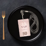 50. Geburtstag Rose Gold Glitzer Tropfen rosa Glam Ausweis<br><div class="desc">Ein modernes, stilvolles und glamouröses Abzeichen für eine 50. Geburtstagsfeier. Ein Imitat Rose gold metallische Hintergrund mit einem eleganten Imitat Rose Gold Glitzer Tropfen, Farbe Tropfen aussehen. Der Name ist mit einer modernen dunklen Rose goldfarbenen Handschrift geschrieben, die als Stilschrift dient. Mit dem Text: VIP Nummer 50 ist geschrieben mit...</div>