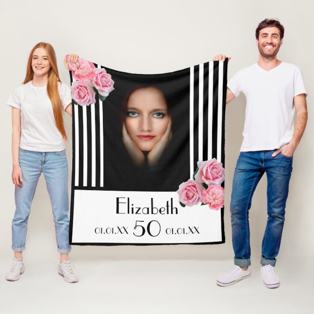 50. Geburtstag Schwarz-weiße Streifen Blumenmuster Fleecedecke (Beispiel)