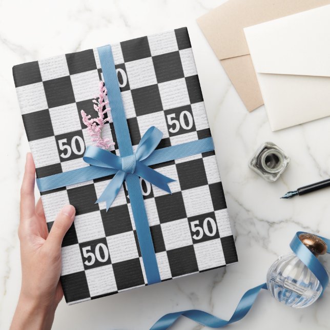 50. Geburtstag Schwarze und Weiße Karos Geschenkpapier (Schenken)