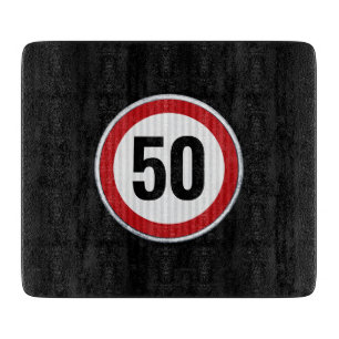 50. Geburtstags-Geschwindigkeitsbegrenzungs-Schild Schneidebrett