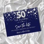 50. Geburtstagsnavy blaue Silberstars Save the Dat Ankündigungspostkarte<br><div class="desc">Eine trendige und mädchenhafte Save the Date-Karte für eine 50. Geburtstagsfeier. Ein marineblau gefärbter Hintergrund. Dekoriert mit Imitaten silberne Sterne. Der Text: Save the Date ist mit einem großen angesagten,  handgeschriebenen Stilskript geschrieben. Nummer 50 wird mit einem Schriftart im Ballonstil geschrieben.</div>