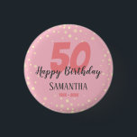 50. Geburtstagsparty mit Confetti Pink Button<br><div class="desc">Herzlichen Glückwunsch zu diesem großen Meilenstein in Ihrem Leben! Diese Schaltfläche hat einen lustigen Konfetti Top-Boarder mit benutzerdefinierten Daten und Namen Option. Die 50. Geburtstagsparty-Taste kann bei Bedarf in andere Termine geändert werden. Rosa</div>