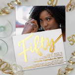 50. Geburtstagsparty weiß mit Goldschrift Folieneinladung<br><div class="desc">50 einfacher weißer Hintergrund mit einem Goldfolientext oder einer eigenen Folienfarbe. Personalisieren Sie diese 50. Geburtstagsparty-Meilenstein-Geburtstagseinladung mit Ihren eigenen Geburtstagsfeierdetails und einem Foto Ihres Geburtstagsmädchens auf der Rückseite. Andere Jahre Farben und passende Artikel sind verfügbar. © Original Design von Sarah Trett für www.mylittleeden.com auf Zazzle.</div>