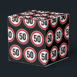 50. Geburtstagsschild - ALLES ALTER Geschenkschachtel<br><div class="desc">Passen Sie Ihr Alter mit diesem Party-Thema an. Bitte überprüfen Sie die passende Kollektion für KOORDINIERENDE ARTIKEL.
Original-Kunstwerke von PUPSIKU STUDIO. 100% einzigartiges Produkt.</div>