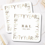 50. Gold Wedding Anniversary-Geschenk Rechteckiger Pappuntersetzer<br><div class="desc">Kühne und stilvolle Untersetzer für einen 50. Geburtstag. Einfache Personalisierung und Anpassung durch Initialen und Jahr(s) für Gäste in einem Party,  Paare,  Eltern oder Ihr Ehemann / Ehefrau. Achten Sie darauf,  die Erholung meiner Kollektion für mehr Geschenkideen aus dem Karo zu ziehen.</div>