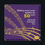 50. GOLDEN Wedding | MUSIKNOTEN Magnet<br><div class="desc">Modernes lila 50TH GOLDEN WEDDING ANNIVERSARY Magnet, inklusive musikalischer Stöcke und 50 in GOLD vor LILA Hintergrund. Der Haupttext lautet "MAKING SWEET MUSIC FOR 50 YAARS". Es gibt einen CUSTOMIZABLE-TEXT, den Sie PERSONALISIEREN können, indem Sie das Jubiläumsjahr, die Namen des besonderen Paares und das laufende Jahr hinzufügen. GRATULATIONS ist in...</div>