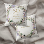 50. Goldene Hochzeit Jubiläumsfeier Lavendel Flora Kissen<br><div class="desc">Dieses elegante 50-jährige Hochzeitskirchenkissen mit floraler Lavendelgarage in Aquarelltönen kann mit Ihren Jubiläumsinformationen in edlem Goldtext personalisiert werden. Entwickelt von Thisisnotme©</div>
