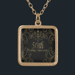 50. Goldener Hochzeitstag-Leuchter Vergoldete Kette<br><div class="desc">Herrlicher goldener Wirbel und Rollen mit einem goldenen shimmery Leuchter,  der oben hängt. Goldene Gekritzelherzen auf der Rückseite. 50. Hochzeitstag in einem metallischen Goldblick.</div>