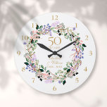 50. Hochzeitstag Blumenlavender Garland Große Wanduhr<br><div class="desc">Mit einem zarten Lavendelblumengarten im Aquarell kann diese schicke botanische 50-jährige Hochzeitsuhr mit Ihrem goldenen Jubiläumsdetails-Set in eleganter Goldtypografie personalisiert werden. Entwickelt von Thisisnotme©</div>