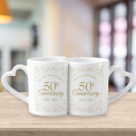 50. Hochzeitstag Goldstaub Confetti Liebestassen<br><div class="desc">Personalisieren Sie mit den Namen und das Hochzeitsjahr des glücklichen Paares. Ein lustiges,  einzigartiges und individualisierbares Geschenk zum Feiern des goldenen Hochzeitstages. Entwickelt von Thisisnotme©</div>