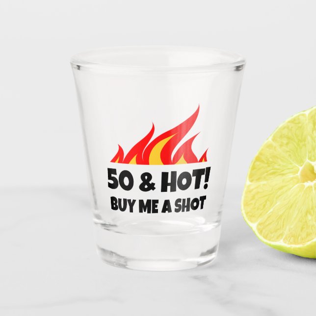 50 & Hot Buy Me A Shot Birthday Drink Glas (Vorderseite)