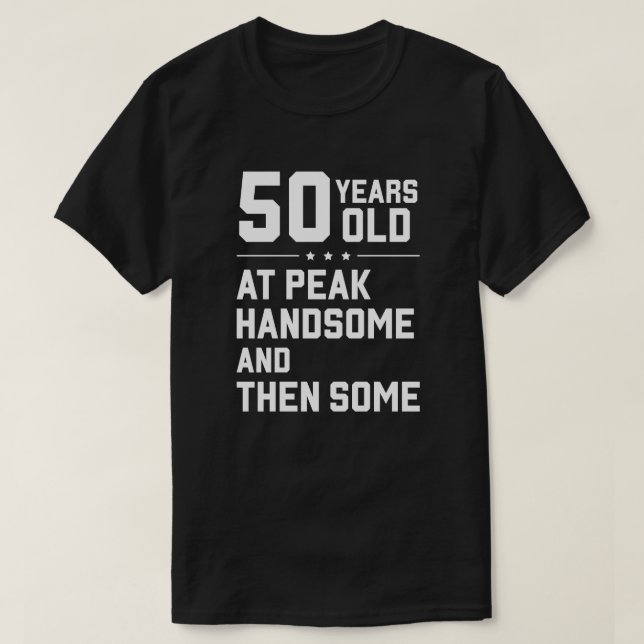 50 Jahre alt; in der Spitze gut aussehend und dann T-Shirt (Design vorne)