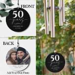 50-jähriges Foto Windspiel<br><div class="desc">Zwei Seiten-Design. Minimaler Text Hochzeit Jubiläum jedes Jahr personalisierten Garten Windschatten. Front of chime einfache,  moderne,  elegante Text zum Jubiläum. Foto- und Namenstext-Option auf der Rückseite des Designs leicht anpassen,  einfach die Option Vorlage bearbeiten.</div>