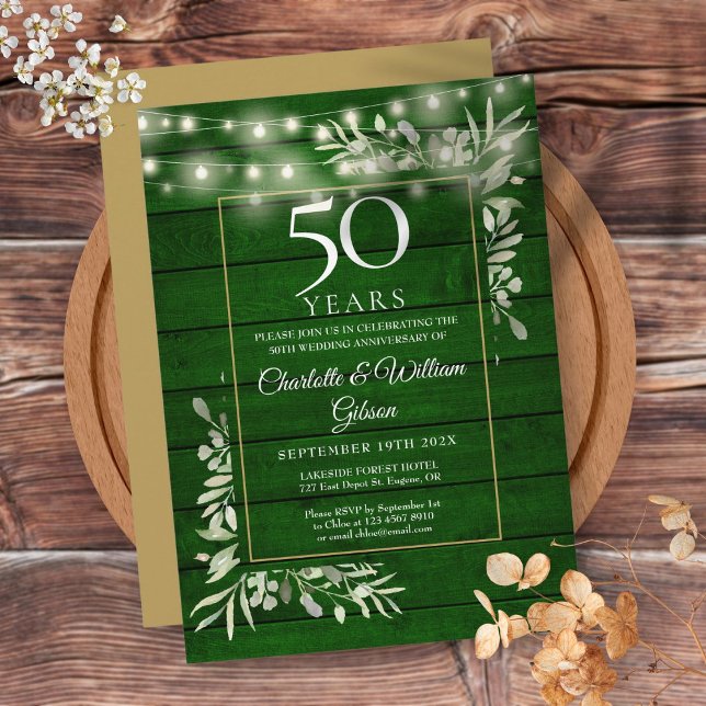 50. Jubiläum florale String Lights Grünes Holz Einladung (50th Anniversary Floral String Lights Green Wood Invitation)