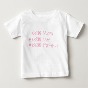 50% Mama + 50% Vater = 100% rosa Säuglings-T - Baby T-shirt
