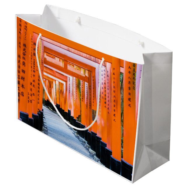 50 Orangenfarben - Senbon Torii, Kyoto Große Geschenktüte (Rückseite Schrägansicht)