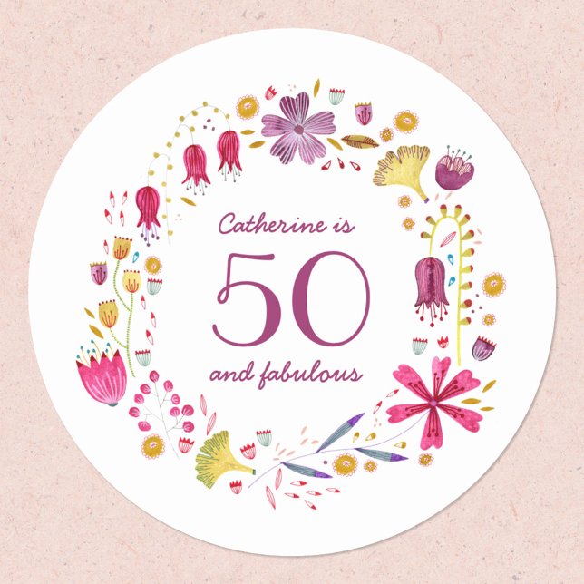 50 und fabelhafte Aquarellfarbe Blumenbezeichnung  Runder Aufkleber (50 Fifty and fabulous personalized custom text age watercolor flower wreath stickers)