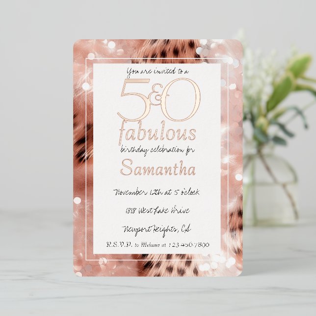 50 und fabelhafte Blush Rose Gold Leopard Geburtst Folieneinladung (Stehend vorne)