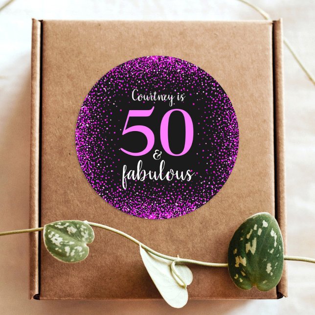 50 und fabelhafte chic Hot Pink Black Monogramm Na Runder Aufkleber (Von Creator hochgeladen)