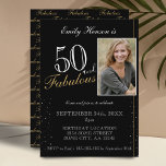 50 und fabelhafte Elegant Black Foto Geburtstag Einladung<br><div class="desc">50 und fabelhafte elegante Black Foto Geburtstagseinladung. Schwarz elegantes Foto Geburtstagsfeier Einladung. Das fabelhafte Muster ist auf der Rückseite. Fügen Sie Ihr Foto hinzu und passen Sie den Text auf der Einladung an. Ideal für die 50. Geburtstagsfeier einer Frau.</div>
