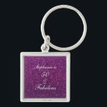 50 und fabelhafte Geburtstag Lila Glitzer Girly Schlüsselanhänger<br><div class="desc">Mit hübschem,  gürtelnem und wunderschönem,  lila Hintergrund und personalisierter Textvorlage für den Namen,  den Sie bearbeiten können,  ist dies perfekt für die 50. Geburtstagsfeiern!</div>