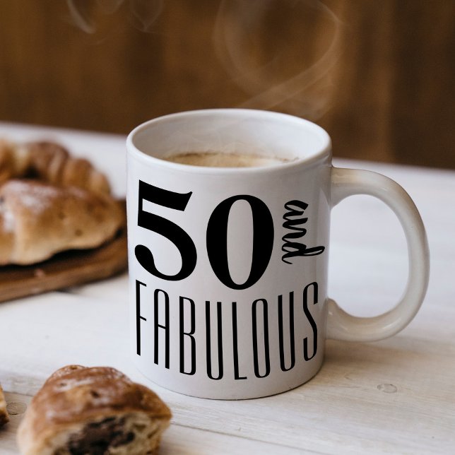 50 und fabelhafte Geburtstagsparty Geschenk Tasse (Celebrate turning 50 in style with this classy modern black and white design.)