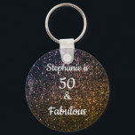 50 und fabelhaften Geburtstag Black Gold Glitzer O Schlüsselanhänger<br><div class="desc">Mit hübschem,  gürtelnem und wunderschönem schwarz-goldfarbenem Hintergrund und personalisierter Textvorlage für den Namen,  den Sie bearbeiten können,  ist dies perfekt für die 50. Geburtstagsfeiern!</div>
