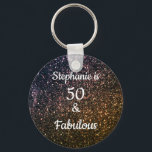 50 und fabelhaften Geburtstag Black Gold Glitzer O Schlüsselanhänger<br><div class="desc">Mit hübschem,  gürtelnem und wunderschönem schwarz-goldfarbenem Hintergrund und personalisierter Textvorlage für den Namen,  den Sie bearbeiten können,  ist dies perfekt für die 50. Geburtstagsfeiern!</div>