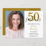 50 und fabelhaftes elegantes Gold Black Birthday F Einladung<br><div class="desc">Dieses elegante Drehbuch 50 und fabelhafte Goldstars konfetti Geburtstagseinladung kann mit Ihrem Geburtstagsparty Details Set in modernem Text und speziellem Foto personalisiert werden. Das Gegenteil hat die passenden Goldsterne Konfetti auf einem zusätzlichen goldenen Hintergrund. von Thisisnotme© entwickelt</div>