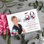 50 und fabelhaftes Foto elegante 50. Geburtstagspa Einladung<br><div class="desc">Elegantes feminines 50 und fabelhaftes Geburtstagsparty Foto und Name personalisierte Einladung mit Aquarell rot bordeauxfarben,  staubblauen Rose Bouquets und eine moderne trendige Typografie-Skript.</div>