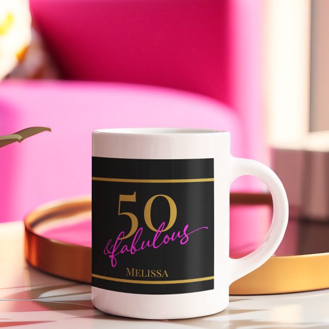 50 und fabelhaftes schwarzes Gold Pink Kaffeetasse (Chic 50 and Fabulous coffee mug for 50th birthday gold and pink typography on black background)