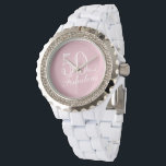 50 und Fabulous Elegant Script Pink 50. Geburtstag Armbanduhr<br><div class="desc">50 und fabelhafte Elegant Script Rosa Frau 50. Geburtstagsschau. Moderne weiße Schrift auf rot-rosa Hintergrund. Das perfekte Geschenk für eine Frau,  die den 50. Geburtstag feiert.</div>