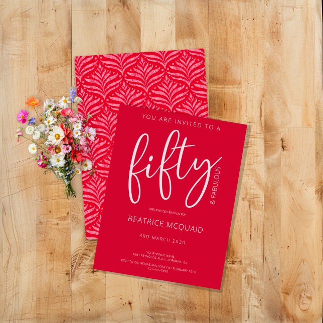 50 und Fabulous Modern Script Red Birthday Einladung (50 and fabulous birthday cherry red invitation)