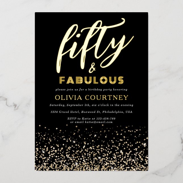 50 und Fabulous Typografy Black Gold Glitzer Folieneinladung (Vorderseite)