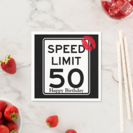 50mph Speed Limit Sign mit Happy Birthday Serviette