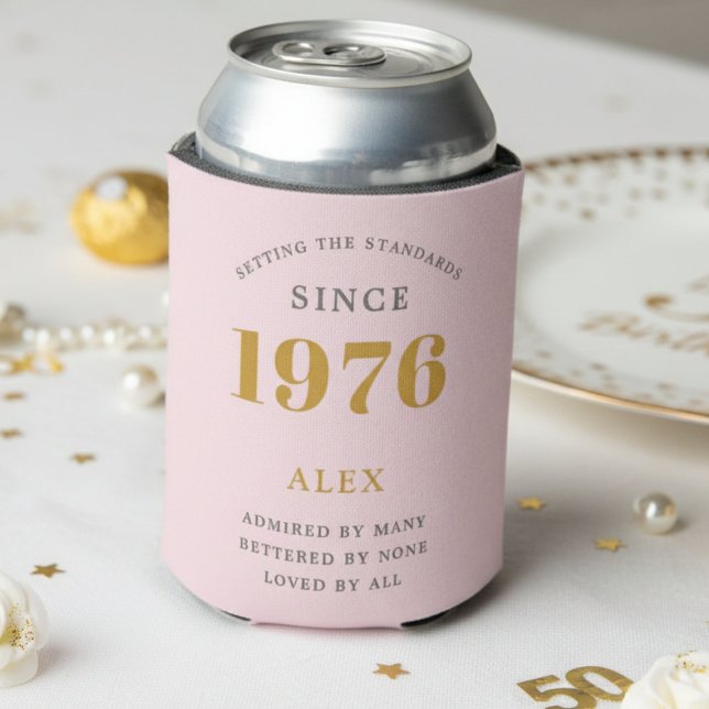 50th Birthday 1976 Keepsake Elegant Personalized Dosenkühler (1976 pink can cooler white background)
