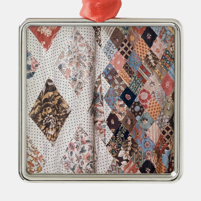 53: Detail einer Patchworksteppdecke hergestellt Ornament Aus Metall (Vorne)