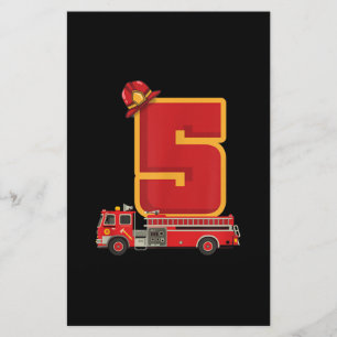5 Jahre alt Geburtstagskind gibt Feuerwehrmann Briefpapier