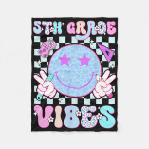 5. Klasse Fifth Grade Vibes Smiley Gesicht Zurück Fleecedecke